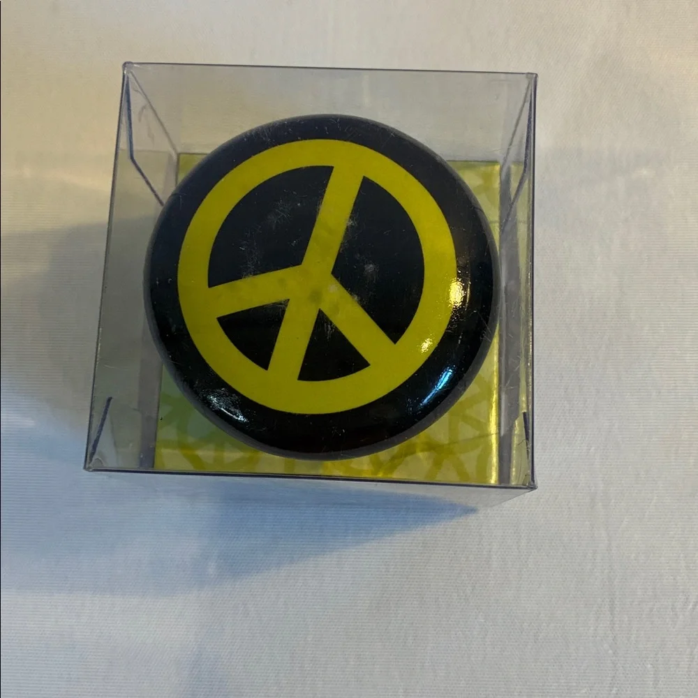 NEW RARE 2010 Epic Peace & Love black & green ceramic wine bottle stopper retro